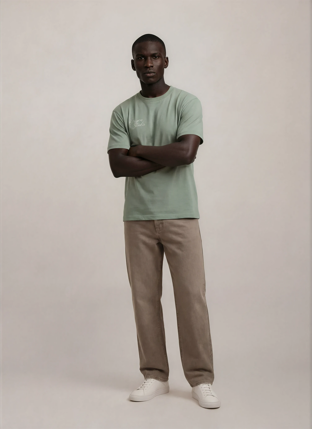 Camiseta verde salvia hombre Origen Studio algodón logo pequeño pecho