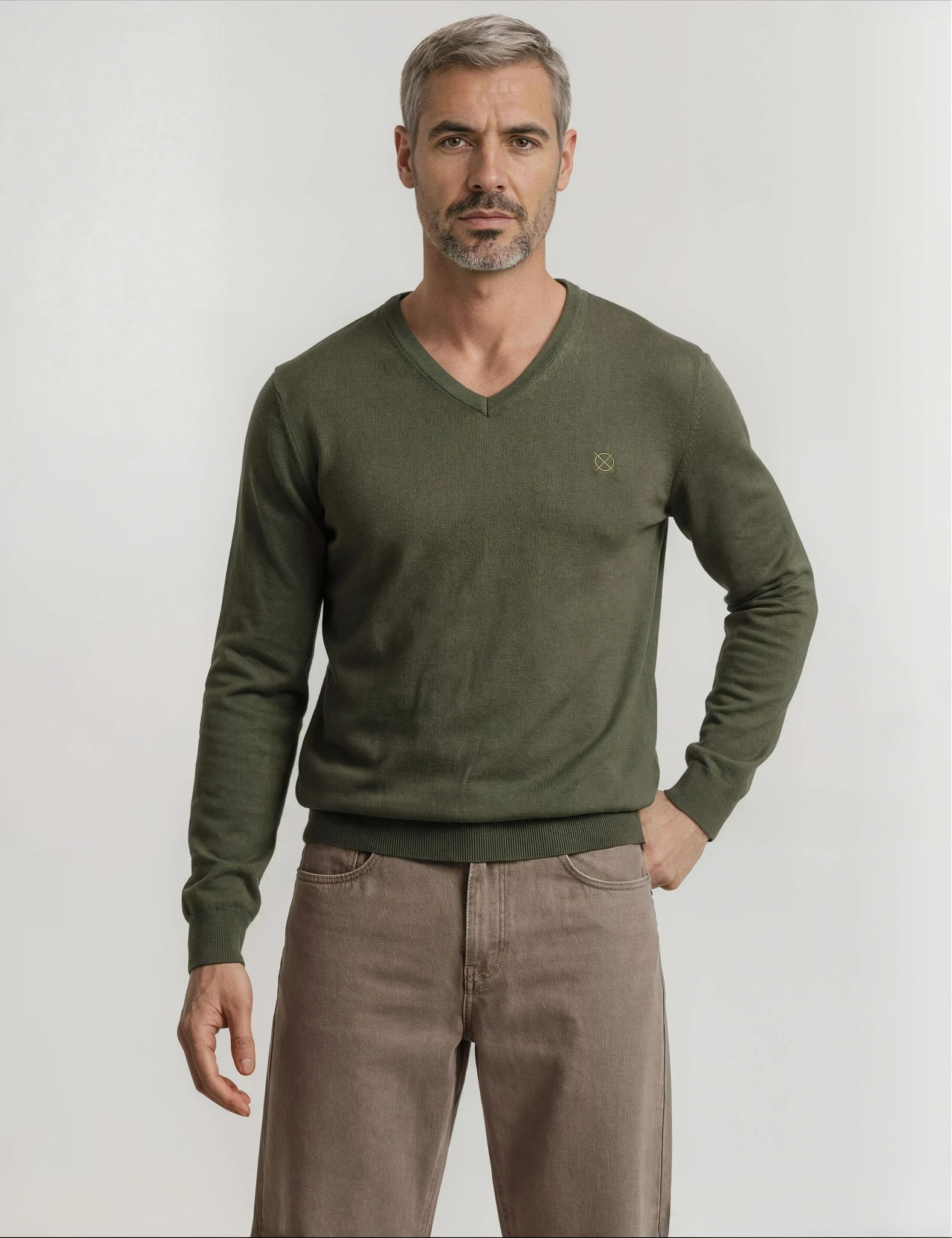 Jersey verde oliva hombre cuello V Origen Studio vista frontal